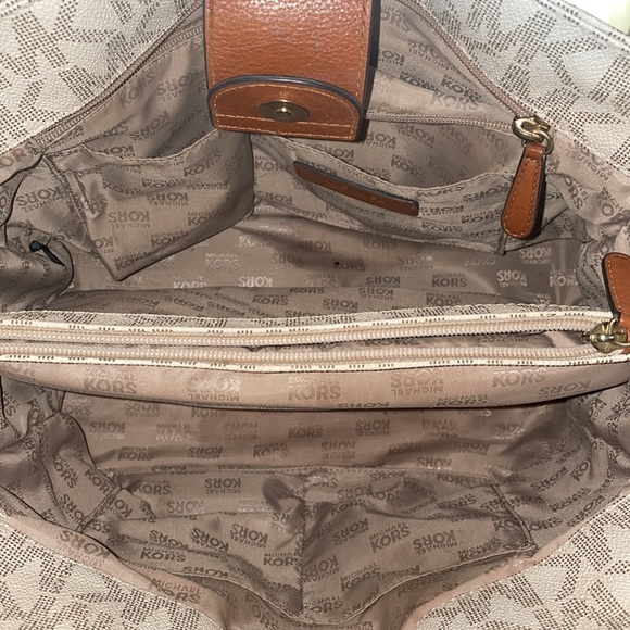 michael kors purse - Picture 5 of 8